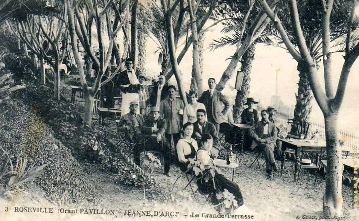 Roseville terrasse pavillon Jeanne d Arc.jpg
